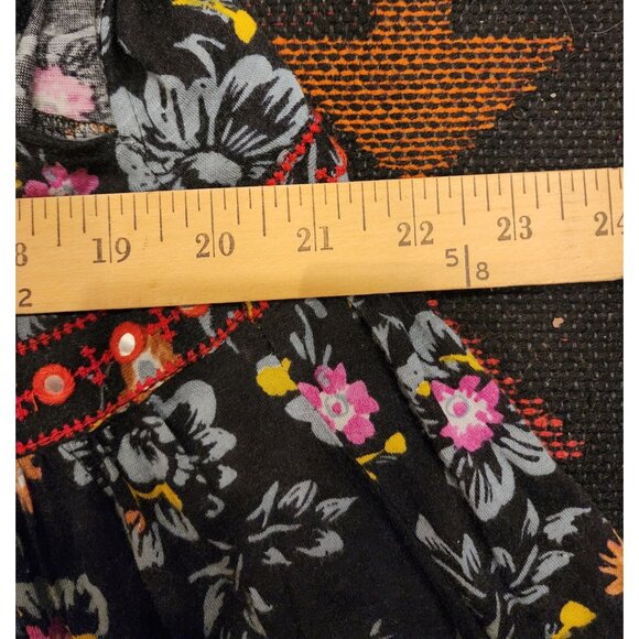 NEW Free People Floral Boho Top With V-Neck & Embroidered Details - Picture 7 of 13